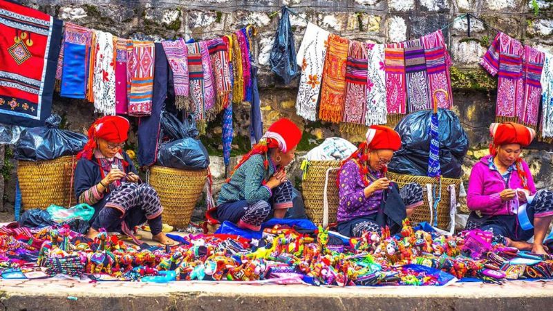 Best time to visit Sapa Vietnam and explore its vibrant weekend market full of local crafts and flavors