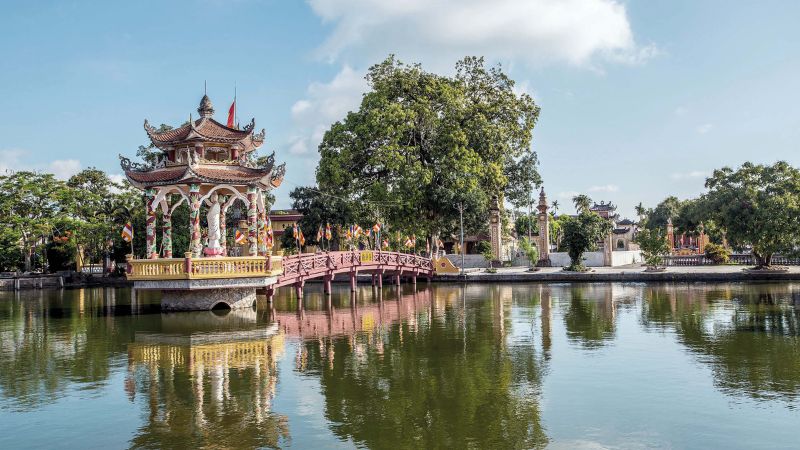Find cheap flights to Hanoi and start your adventure in Vietnam’s charming capital