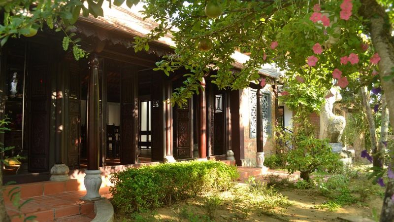 Best Restaurants in Hue Vietnam: A Flavorful Journey Through the Imperial City 8 San May Vegetarian Restaurant: Authentic Hue vegetarian meals in a quiet, traditional garden house.