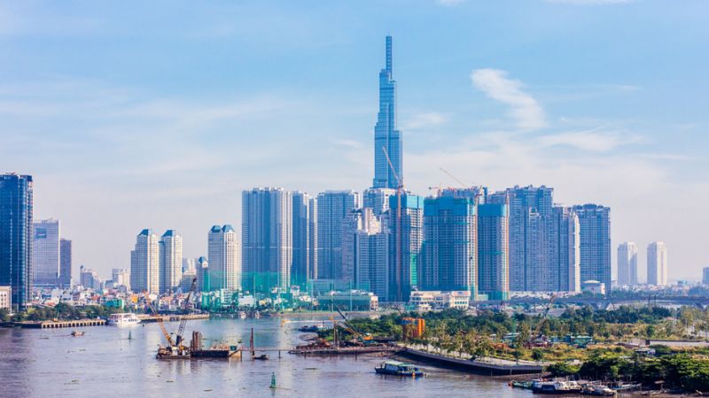 Hotels in Ho Chi Minh City: Your Complete Guide for the Perfect Stay 6 Landmark 81 Skyview glass bridge with panoramic city view