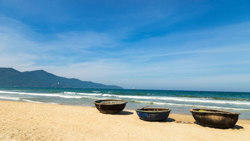 Things to do in Da Nang: unwind on the golden sands of My Khe Beach