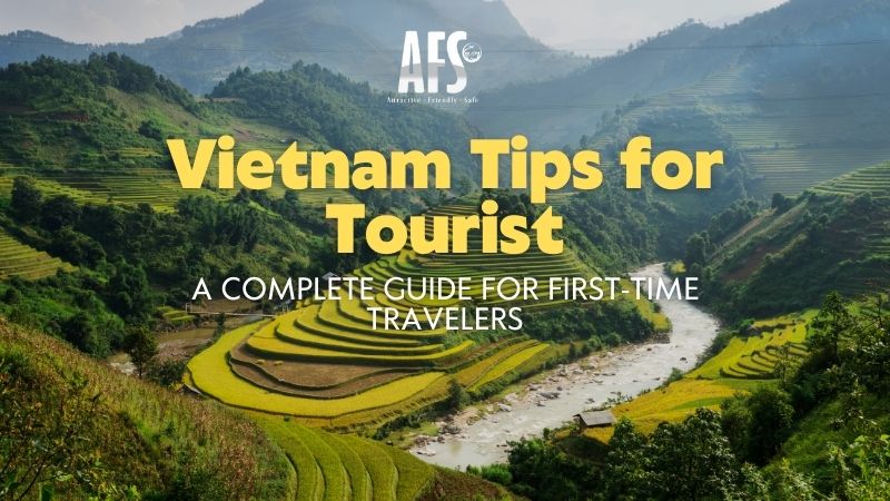 Vietnam tips for tourist – Beautiful view of Ha Long Bay with limestone mountains and emerald waters