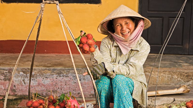 Vietnam tips for tourist – Respectful greetings and cultural etiquette with Vietnamese people