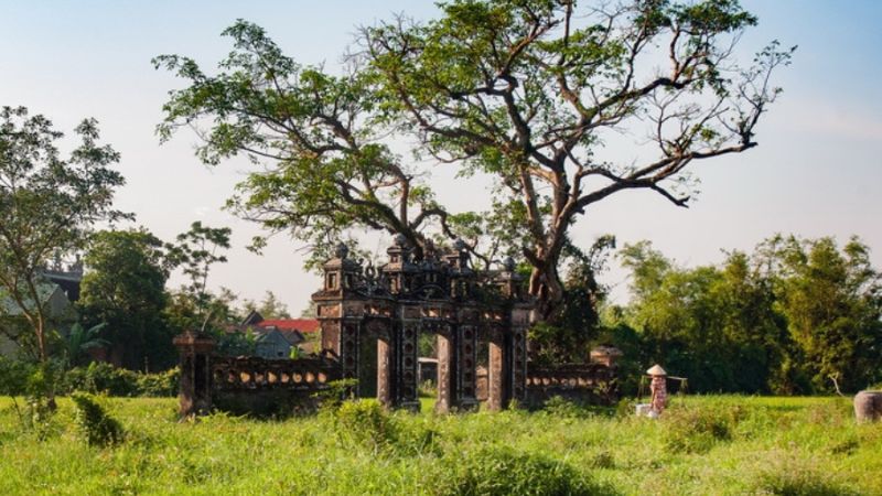 Where to Stay in Hue Vietnam: Best Neighborhoods for Every Traveler 6 Vy Da village scene with local eateries and rice fields – authentic area where to stay in Hue Vietnam
