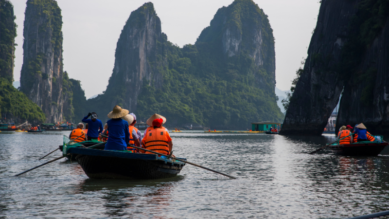 Which Airport near Ha Long Bay is Best for Your Trip? A Complete Traveler’s Guide 5 Scenic view of Ha Long Bay accessible from multiple airports near Ha Long Bay