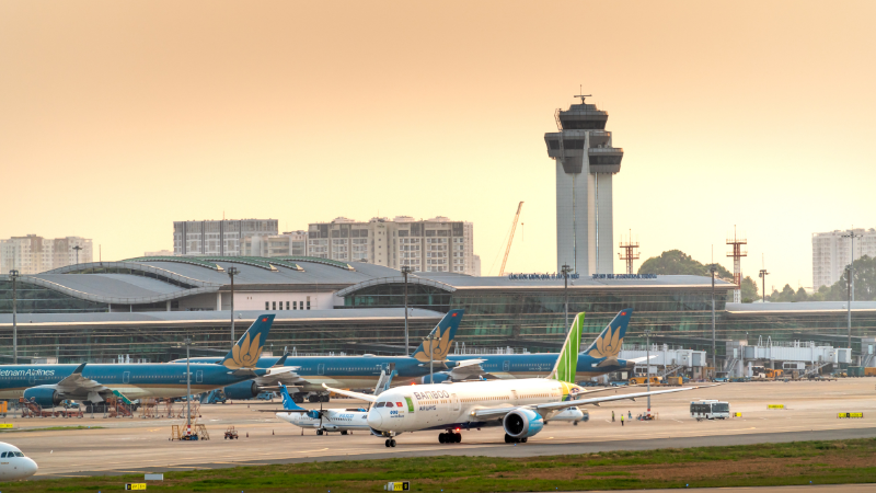 Tourists receiving Vietnam visa on arrival at international airport