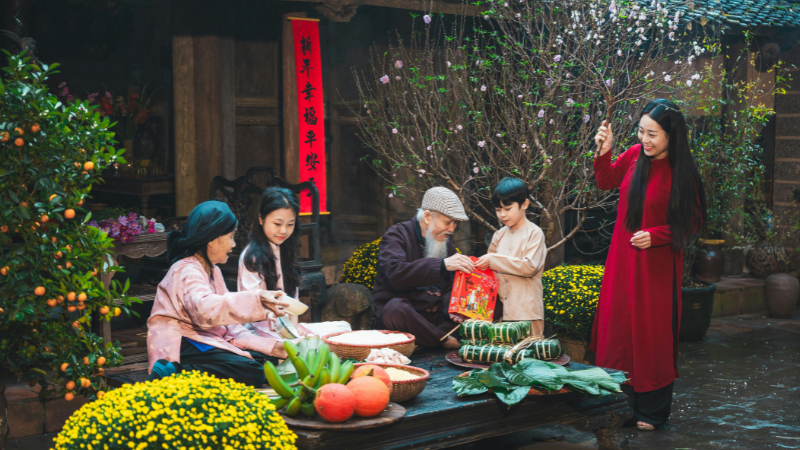 Best time to visit Vietnam Tet Holiday – market with flowers and decorations