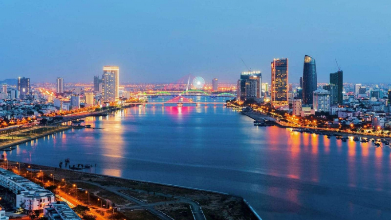 Han River Bridge – Vietnam’s first swing bridge and a signature Da Nang Vietnam attraction