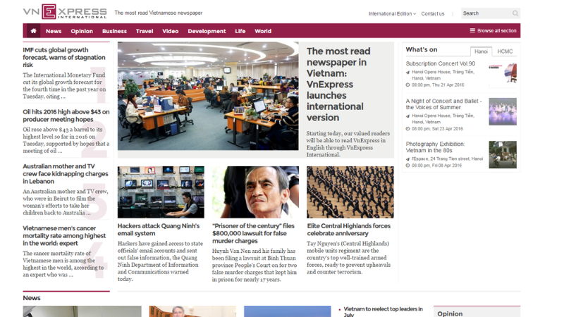 Reading VNExpress news on smartphone
