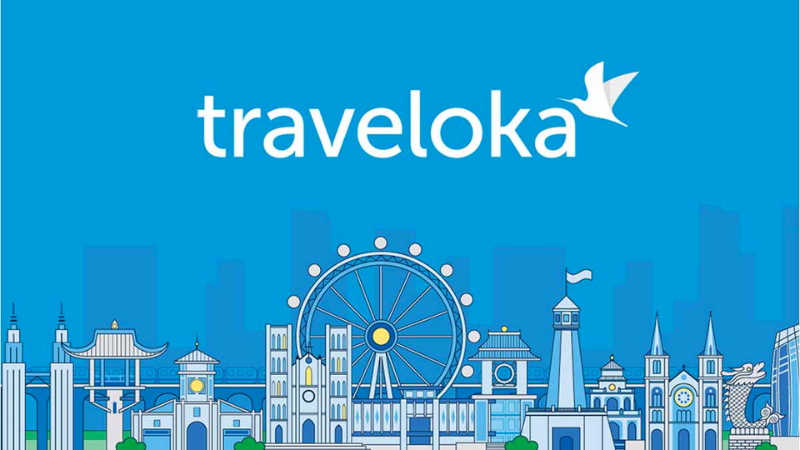 Traveler using Traveloka app to book hotels in Hanoi