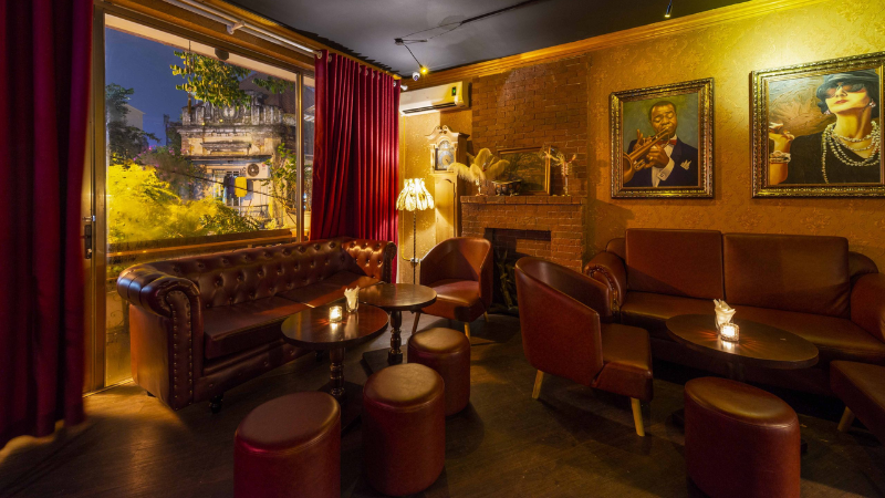 Cocktail Bars in Hanoi: A Complete Guide to the Capital’s Most Stylish Nightlife Spots 10 Bee’Znees is a hidden speakeasy offering a charming European-style bar experience