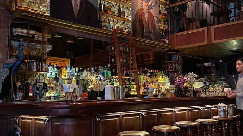 Cocktail Bars in Hanoi: A Complete Guide to the Capital’s Most Stylish Nightlife Spots 6 Polite & Co recreates a vintage 1920s lounge with classic cocktails