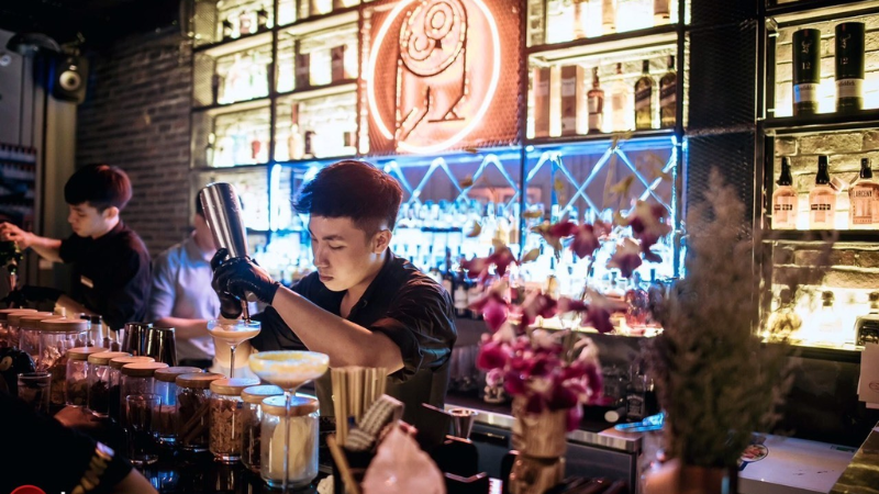 Cocktail Bars in Hanoi: A Complete Guide to the Capital’s Most Stylish Nightlife Spots 8 Cozy cocktail bar Nightshift in Hanoi