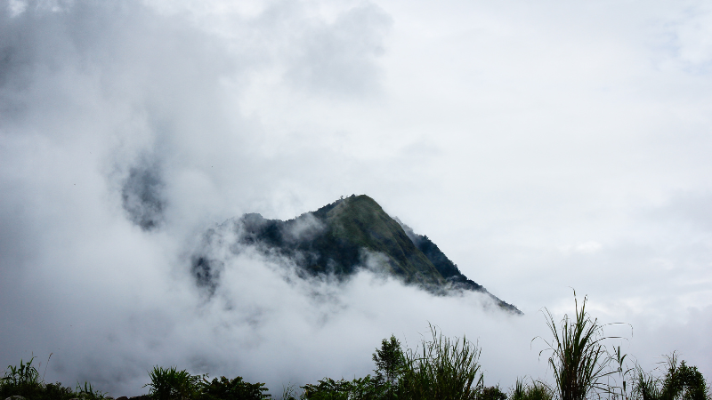 destinations to visit in Sapa O Quy Ho Pass mountain sunset view