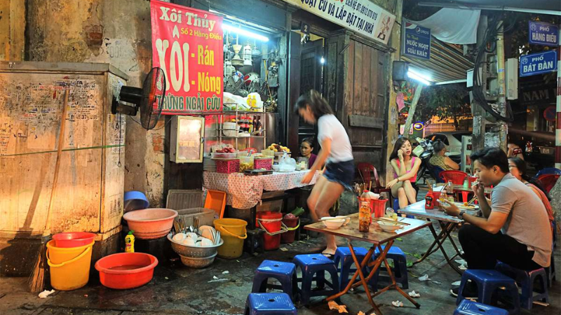 Hanoi 36 Streets — A Gentle Walking Guide Through the Old Quarter’s Living History 6 Small plates, big flavor — street food is essential to any Hanoi 36 Streets walking route