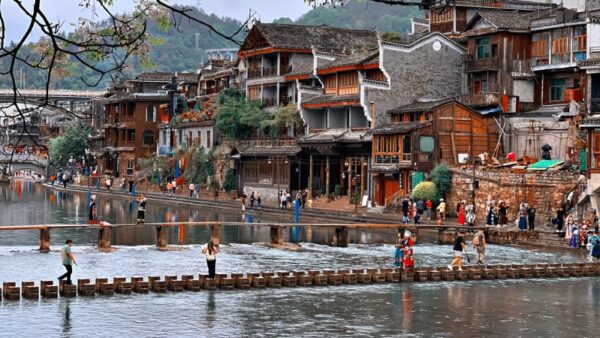 HÀ NỘI – TRƯƠNG GIA GIỚI - PHƯỢNG HOÀNG CỔ TRẤN – MIÊU TRẠI MẶC NHUNG - THIÊN MÔN SƠN 23 3 3