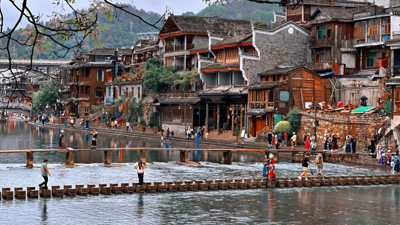HÀ NỘI – TRƯƠNG GIA GIỚI - PHƯỢNG HOÀNG CỔ TRẤN – MIÊU TRẠI MẶC NHUNG - THIÊN MÔN SƠN 12 3 3
