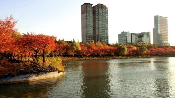 Seokchon Lake