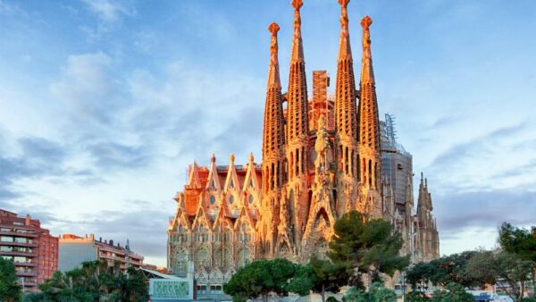 Vuong cung thanh duong Sagrada Familia