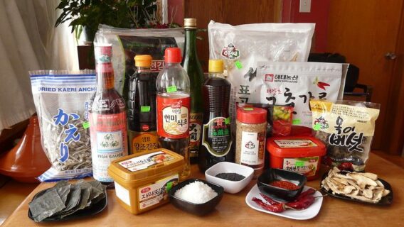 Du lịch Hàn Quốc nên mua gì về làm quà? Điểm danh 15 món đồ nên mua khi đến Hàn Quốc 9 Đa dạng các loại gia vị Hàn Quốc
