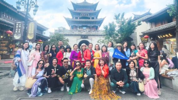 Đoàn đi tour Trung Quốc của Phúc Khang Travel