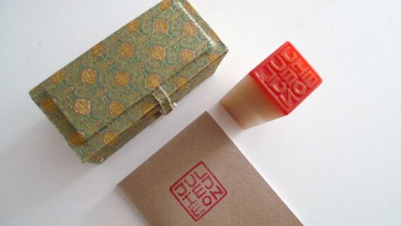 Du lịch Hàn Quốc nên mua gì về làm quà? Điểm danh 15 món đồ nên mua khi đến Hàn Quốc 13 Món quà lưu niệm dấu mộc Dojang