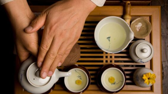 Du lịch Hàn Quốc nên mua gì về làm quà? Điểm danh 15 món đồ nên mua khi đến Hàn Quốc 12 Thưởng thức trà Hàn Quốc