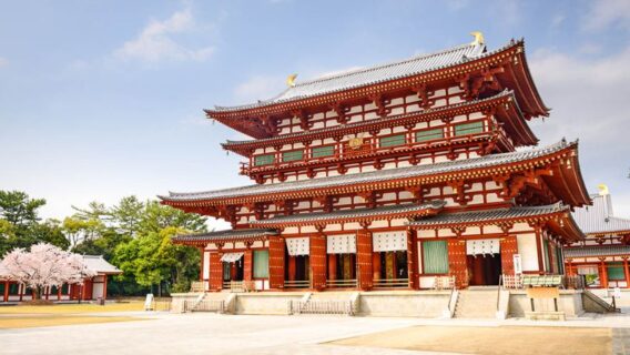 Kiến trúc nguy nga, lộng lẫy của chùa Yakushiji
