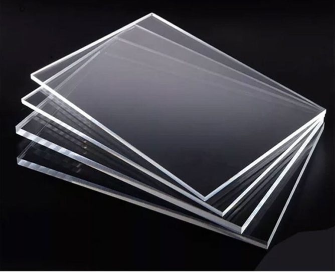 In Mica Trong Suốt – Giải Pháp Bảng Hiệu Hiện Đại Sang Trọng