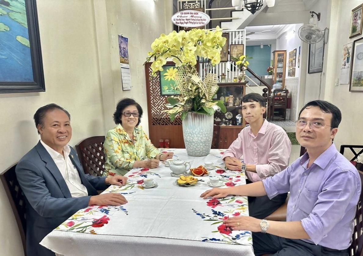 Cơ quan đại diện Liên đoàn Luật sư Việt Nam tại TP. Hồ Chí Minh thăm và chúc mừng nguyên lãnh đạo Liên đoàn Luật sư nhân Ngày Truyền thống Luật sư Việt Nam 10/10 2 z5919063816672 0e32fac82f484641965da194a773845e