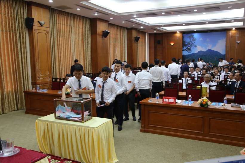 Các đại biểu bỏ phiếu bầu Ban Chủ nhiệm và Hội đồng Khen thưởng, Kỷ luật Đoàn Luật sư tỉnh Vĩnh Phúc nhiệm kỳ 2024-2029.