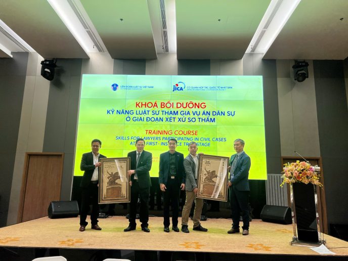 Khóa bồi dưỡng “Kỹ năng của luật sư khi tham gia vụ án dân sự ở giai đoạn xét xử sơ thẩm” 9 807a53554b60f63eaf717