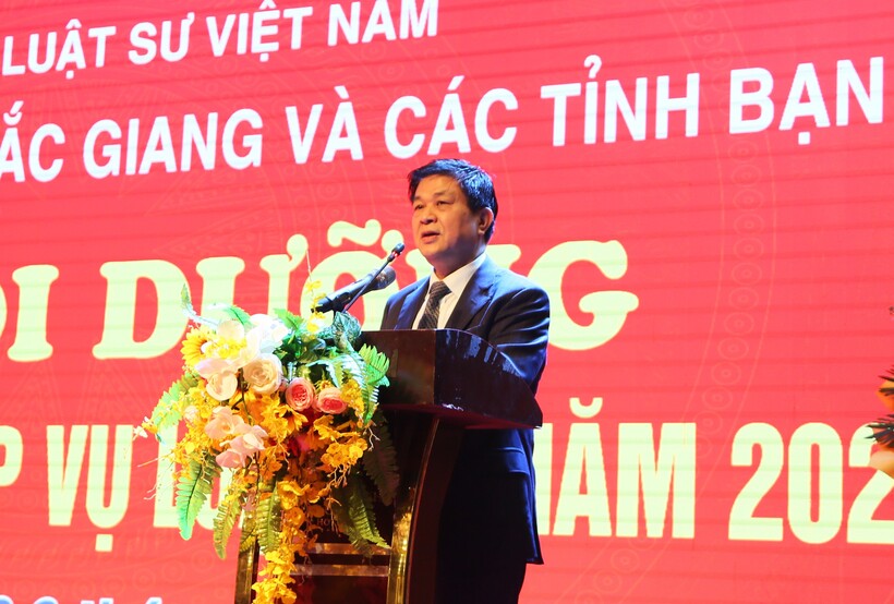 Luật sư, Tiến sĩ Đỗ Ngọc Thịnh, Chủ tịch Liên đoàn Luật sư Việt Nam phát biểu tại lớp bồi dưỡng.
