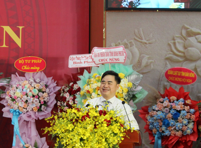 PGS. TS Phạm Minh Tuấn phát biểu chúc mừng Hội nghị thường niên Đoàn Luật sư tỉnh Bình Phước năm 2025.