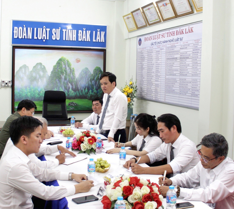 Chủ tịch Liên đoàn Luật sư Việt Nam thăm và làm việc với Ban Chủ nhiệm Đoàn Luật sư tỉnh Đắk Lắk 2 Luật sư Văn Hợi, Chủ nhiệm Đoàn Luật sư tỉnh Đắk Lắk phát biểu tại buổi làm việc.