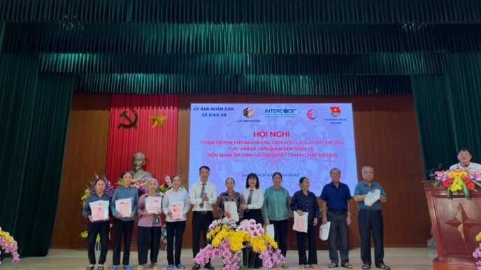 TỔ CHỨC TUYÊN TRUYỀN, PHỔ BIẾN PHÁP LUẬT CHÀO MỪNG KỶ NIỆM 80 NĂM NGÀY TRUYỀN THỐNG LUẬT SƯ VIỆT NAM 10 2Q 14