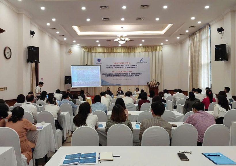 Toàn cảnh khóa bồi dưỡng “Kỹ năng của luật sư tham gia các vụ án hình sự về các tội xâm phạm trật tự quản lý kinh tế”.