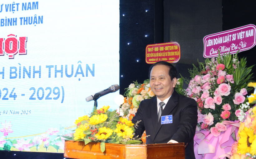 Luật sư, Tiến sĩ Đào Ngọc Chuyền phát biểu tại đại hội.