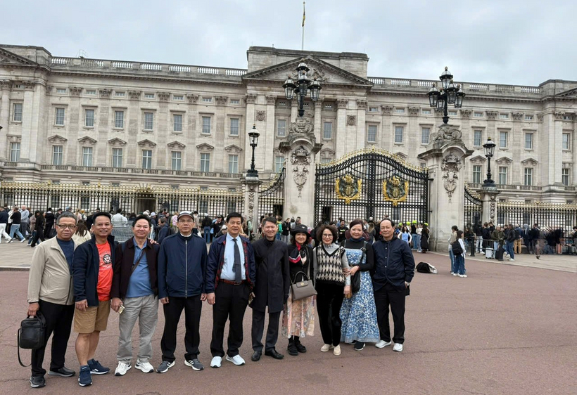 Cung điện Buckingham một điểm tham quan nổi tiếng của London.
