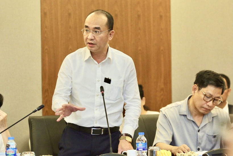 Luật sư Lê Cao Long, Ủy viên Ban thường vụ Liên đoàn Luật sư Việt Nam cho ý kiến tại hội thảo.