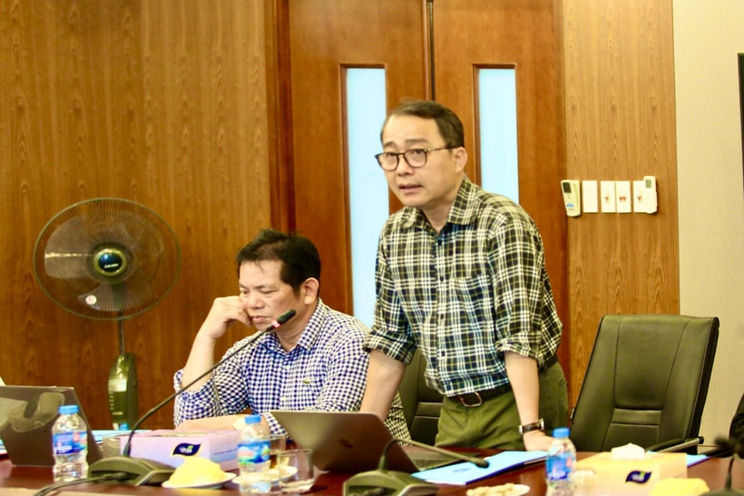 Luật sư Huỳnh Phương Nam, Phó Chủ nhiệm Đoàn Luật sư Hà Nội, Uỷ viên Hội đồng Luật sư toàn quốc cho ý kiến tại hội thảo.