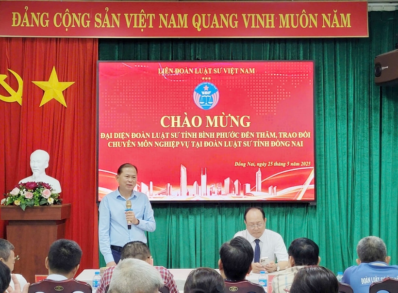 Luật sư Lê Văn Nam, Chủ nhiệm Đoàn Luật sư tỉnh Bình Phước phát biểu tại buổi gặp mặt.