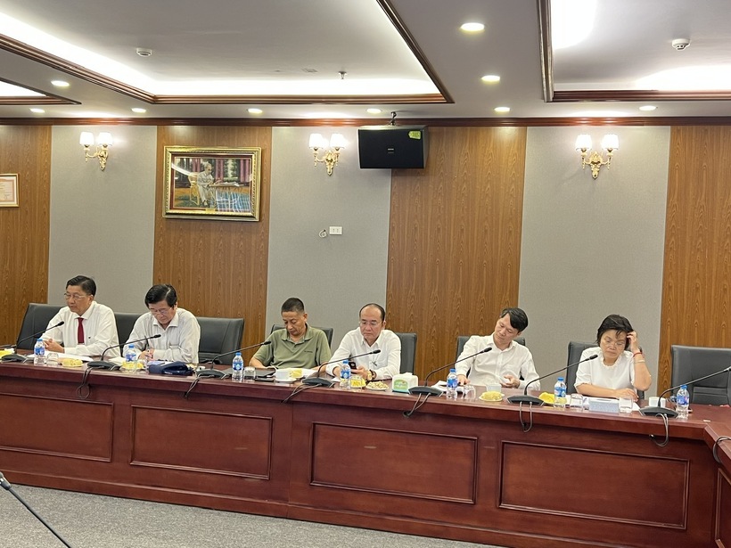 Các đại biểu tham dự cuộc họp.
