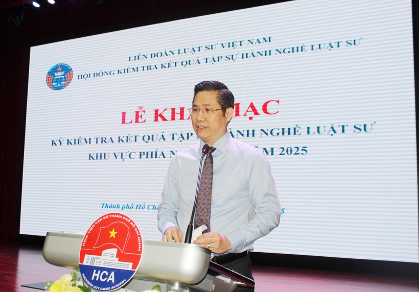 Luật sư Nguyễn Hải Nam, Phó Chủ tịch Liên đoàn Luật sư Việt Nam, Phó Chủ tịch Hội đồng Kiểm tra phát biểu tại Lễ Khai mạc.