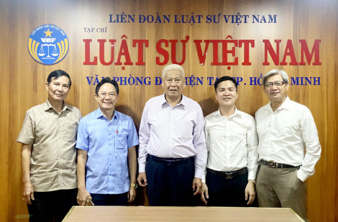 Luật sư, Nhà báo Trần Văn Duẩn đã long trọng đón tiếp các luật sư đến từ Đoàn Luật sư các tỉnh: Lâm Đồng, Đắk Nông, Quảng Ngãi, Đồng Nai và TP. Hồ Chí Minh.