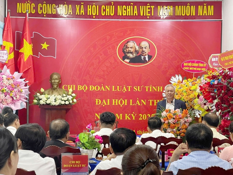 Luật sư Lê Hồng Nguyên phát biểu tại Đại hội.