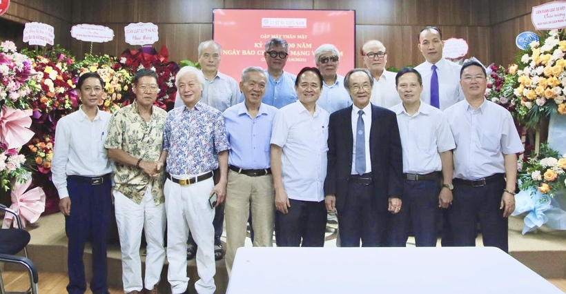 Tạp chí Luật sư Việt Nam gặp mặt thân mật nhân Kỷ niệm 100 năm Ngày Báo chí Cách mạng Việt Nam 7 Tạp chí Luật sư Việt Nam gặp mặt thân mật nhân Kỷ niệm 100 năm Ngày Báo chí Cách mạng Việt Nam - 7