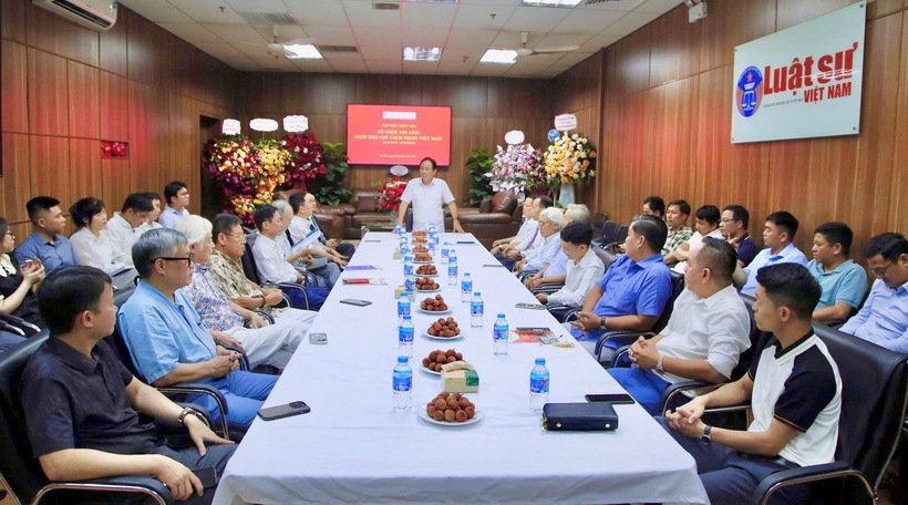 Tạp chí Luật sư Việt Nam gặp mặt thân mật nhân Kỷ niệm 100 năm Ngày Báo chí Cách mạng Việt Nam 1 Nhà báo Đặng Ngọc Luyến phát biểu tại buổi gặp mặt.
