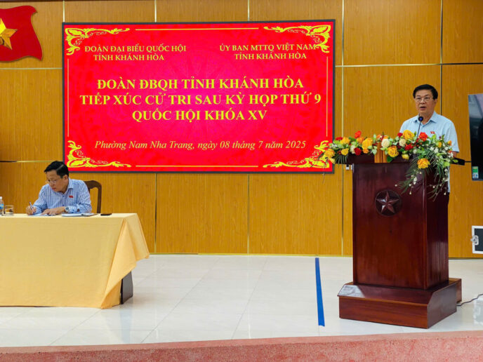 ĐBQH TỈNH KHÁNH HÒA ĐỖ NGỌC THỊNH, CHỦ TỊCH LIÊN ĐOÀN LUẬT SƯ VIỆT NAM TIẾP XÚC CỬ TRI TẠI TỈNH KHÁNH HÒA 2 1