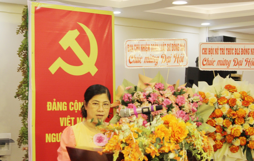 Đại hội Chi bộ Đoàn Luật sư tỉnh Đồng Nai: Xây dựng đội ngũ luật sư vững mạnh, đáp ứng yêu cầu thời kỳ mới 3 Bà Đinh Thị Trúc Ngân phát biểu tại Đại hội.
